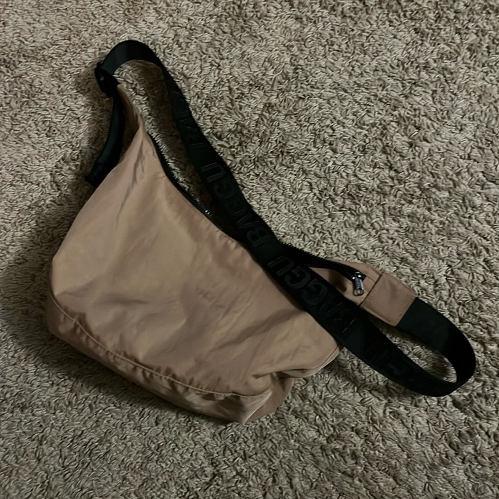 Crossbody baggu bag.